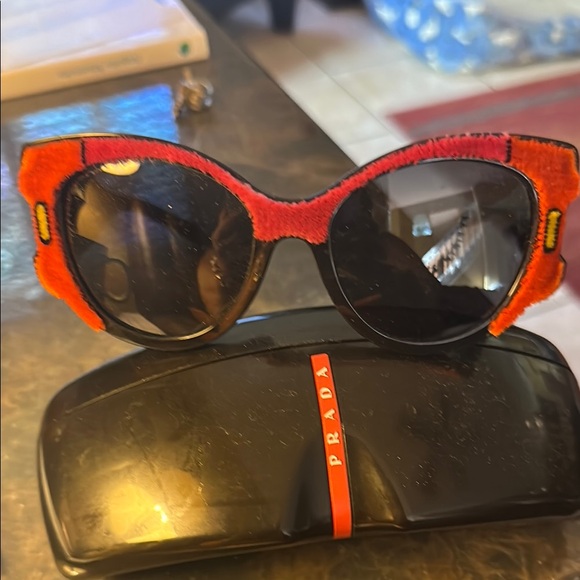 Prada Red winter sunglasses - Picture 3 of 3